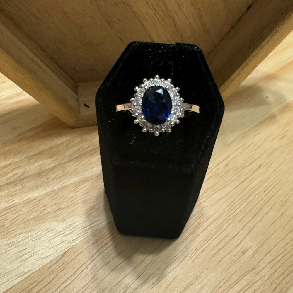 SIZE 10 WEDDING RING - Picture 7 of 9
